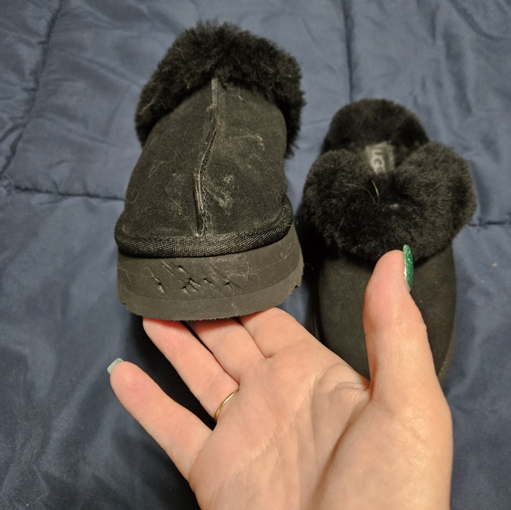 Uggs - Picture 3 of 5